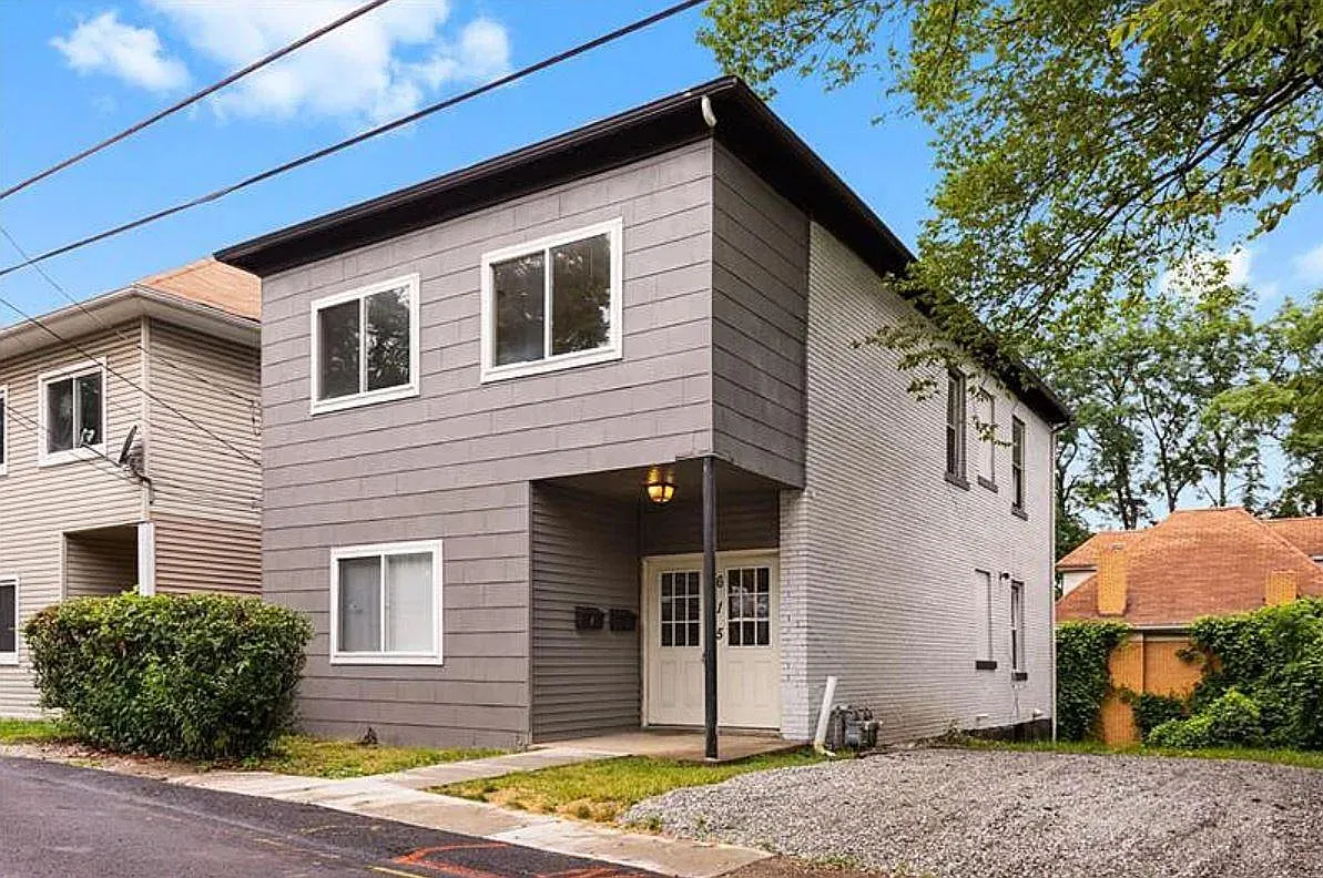 2 bed, 900 sqft, $1,049 — Photo 1