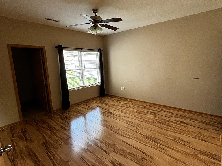 Master Bedroom (1)
