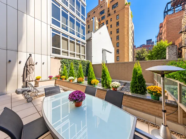 300 East 55th Street image 1 of 15