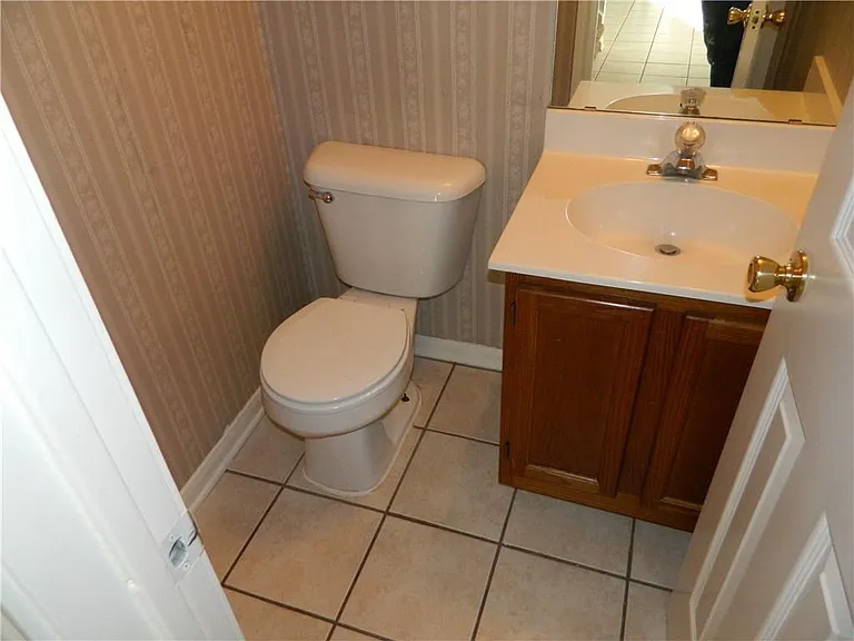 7213 Oak Meadow Dr #B — Photo 8