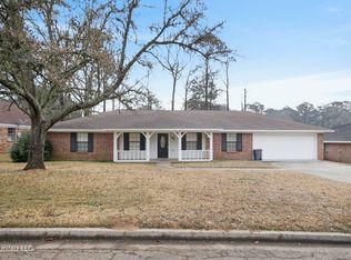 22 Pebble Hill Dr, Brandon, MS 39042
