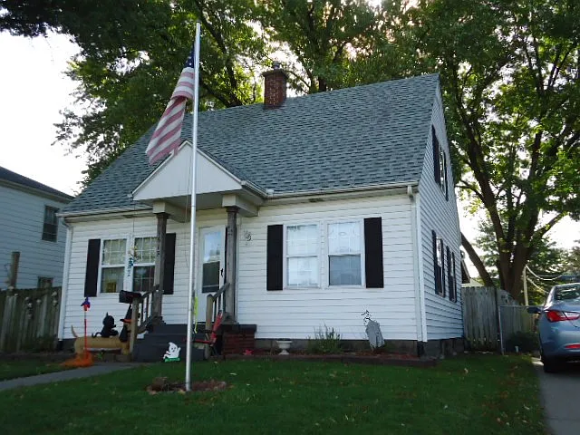 1617 W High St photo 1