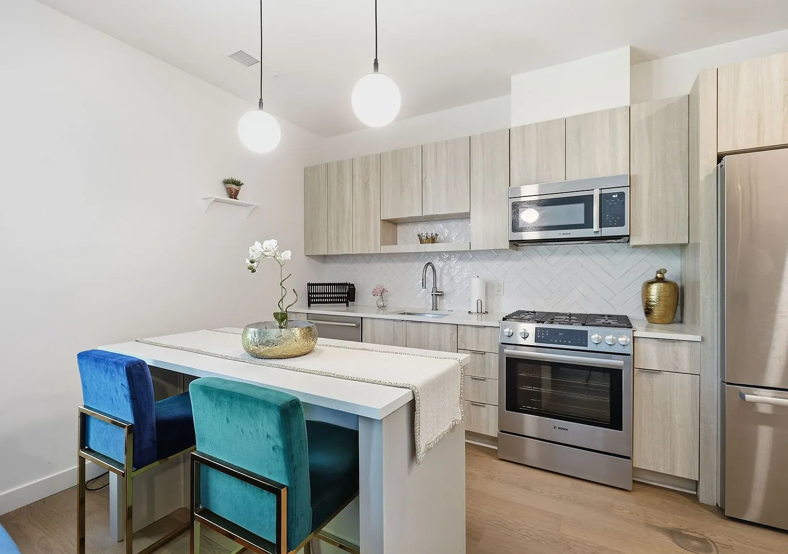 Lovely Condo at Parks at Walter Reed, Beautiful Building, Whole Foods, Gym, More! — Photo 4