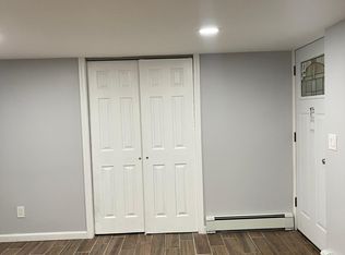 61 40th St, Islip, NY 11751