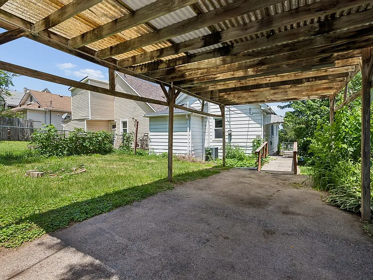 405 William St — Photo 23