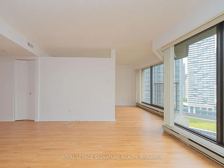 65 Harbour Sq #2109 — Photo 3