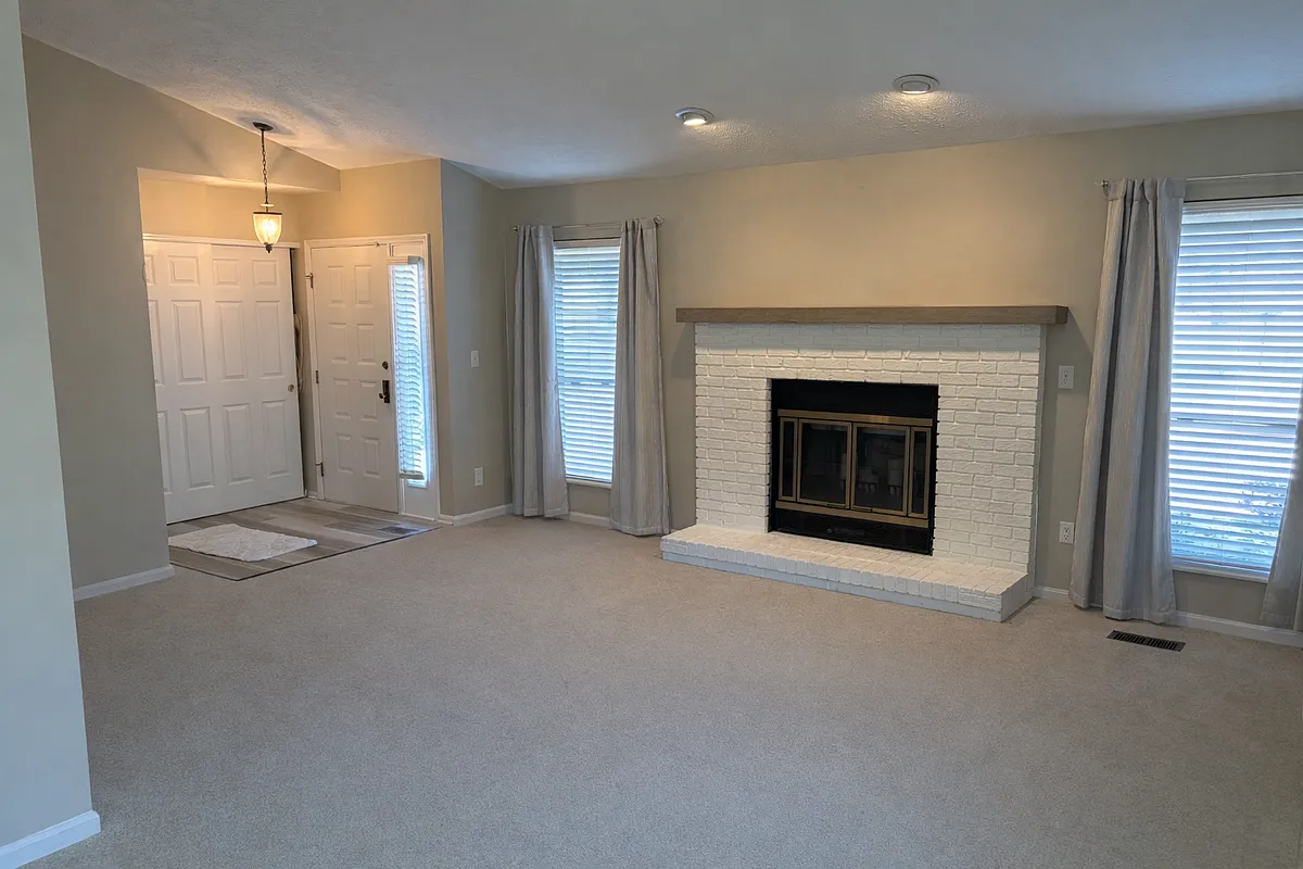 Photo 2 of 7 - 1302 Glastonbury Ln - Dayton, OH Building Photo - 1302 Glastonbury Ln