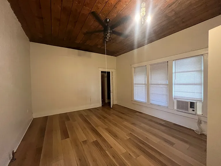 122 Robertson St — Photo 6