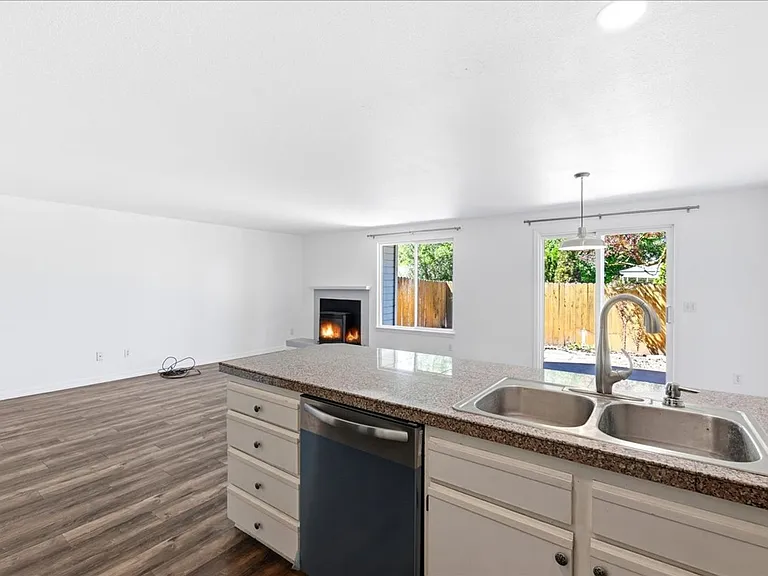 186 E Elwood Ln — Photo 14