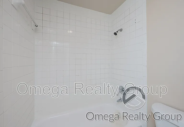 Camelot Apartments — Photo 43