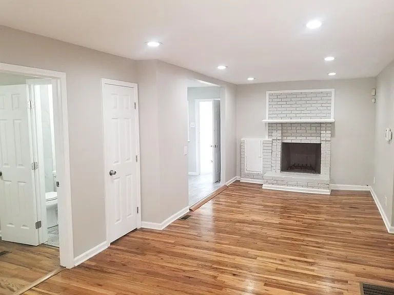 2467 Calvin Ave — Photo 4