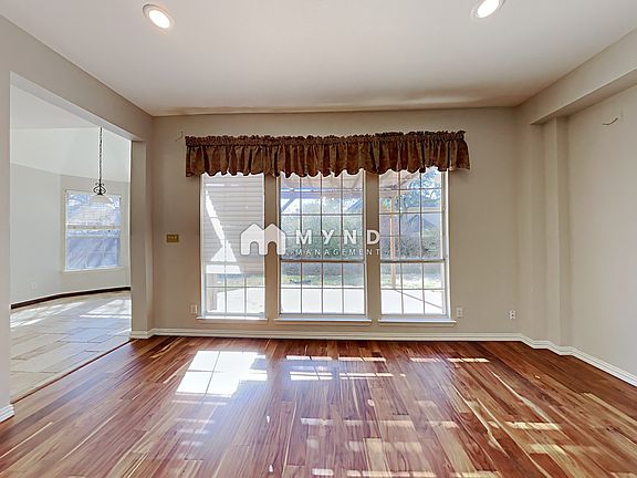 2nd image of 2809 Lake Breeze Ln