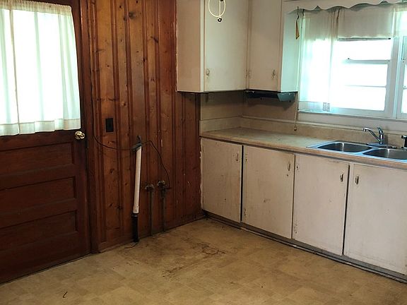 4th image of 155 N Moore St