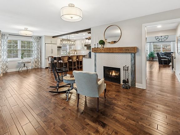 3rd image of 1008 W Campbell St