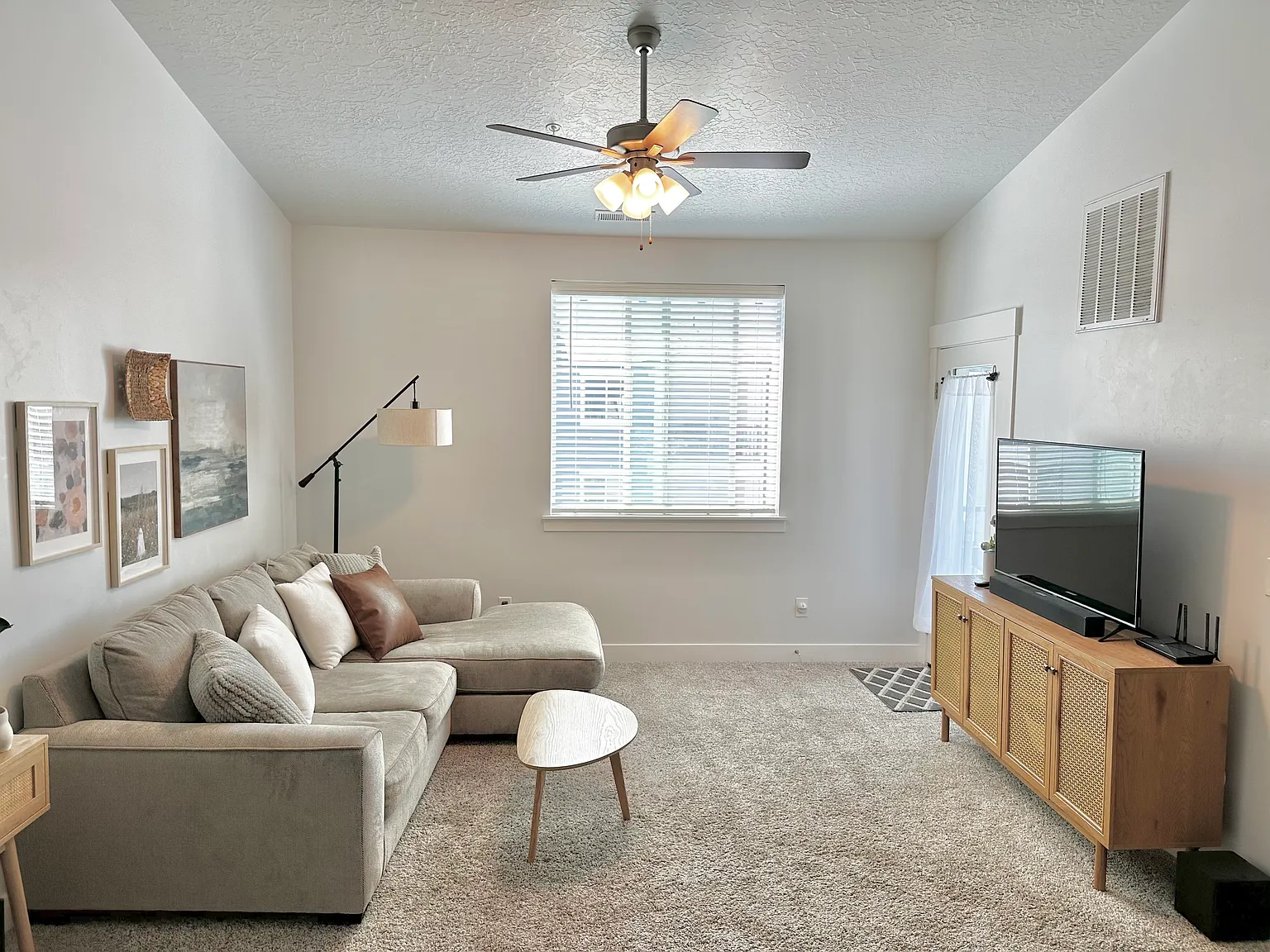 3 bed, 1272 sqft, $2,050 — Photo 4
