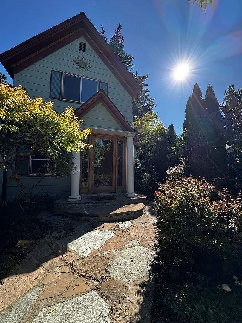 Charming 3-Bedroom in a Great Location — Photo 2