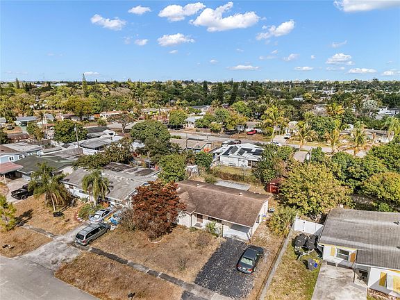 3rd image of 1398 Fernlea Drive