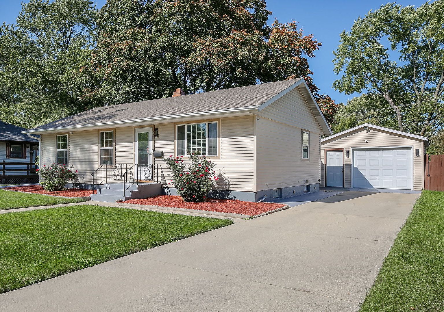 1721 W Illinois Ave, Aurora, IL 60506 Zillow