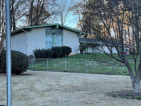 2nd image of 3667 Kings Park Way