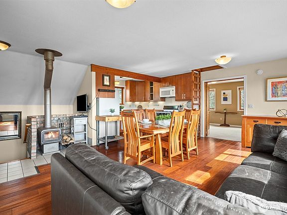 2nd image of 411 E Axton Road