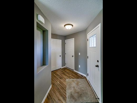 3rd image of 1009 Winsome Way NW