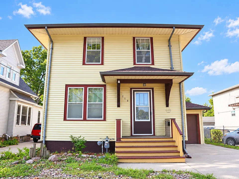 715 W 12th St