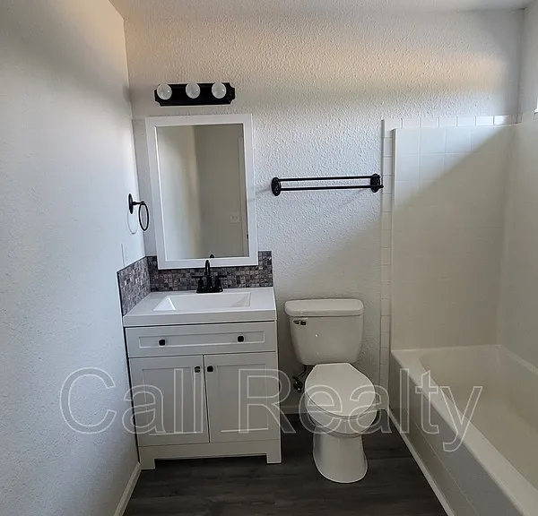 11122 E Valleyway Ave #UPPER — Photo 6