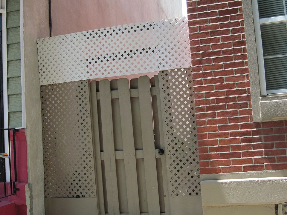 2nd image of 2036 N Howard St