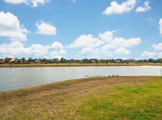 286 W Bend Dr, League City, TX 77573
