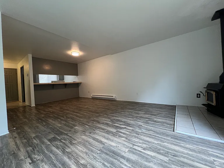 15719 Admiralty Way #B — Photo 5