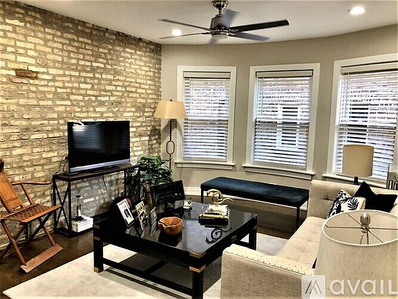 3rd image of 1432 W Farragut Ave #2B