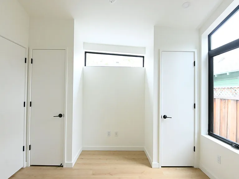 396 N 2nd St — Photo 12