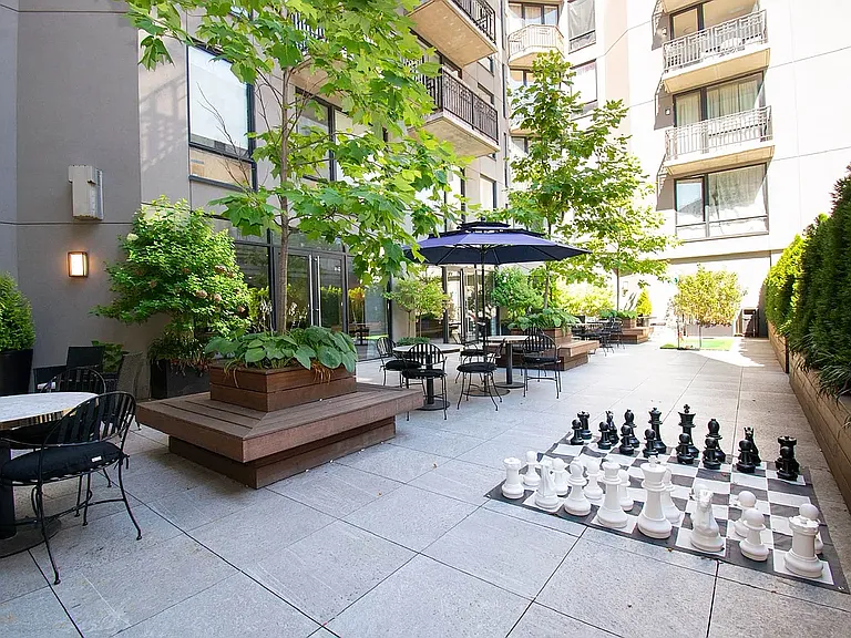 564 Saint Johns Pl #303 — Photo 9