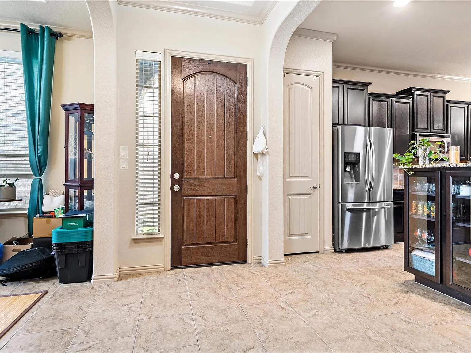 3 bed, 2258 sqft, $2,700 — Photo 3