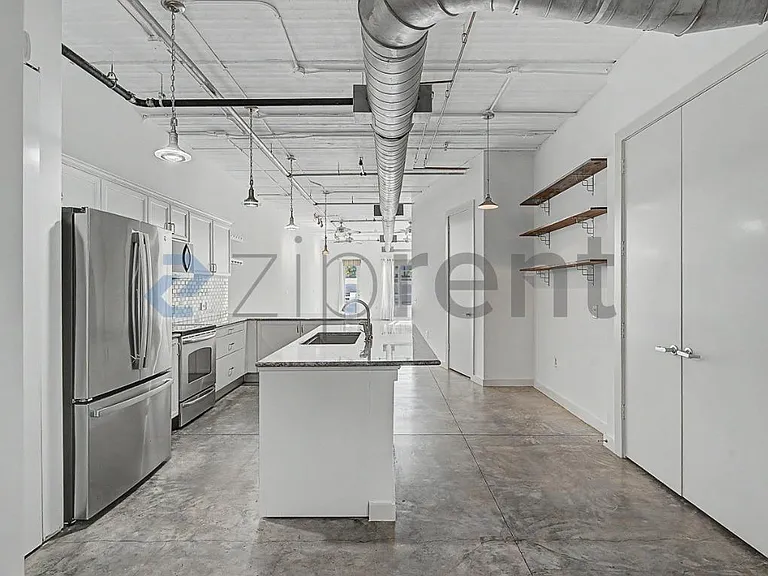 103 SE 4th Ave #203 — Photo 36