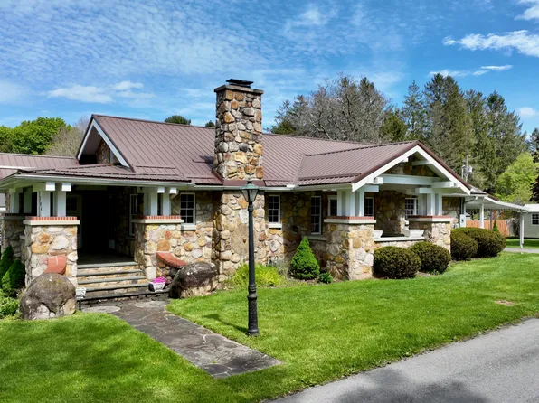 186 Court St S, Lewisburg, WV 24901
