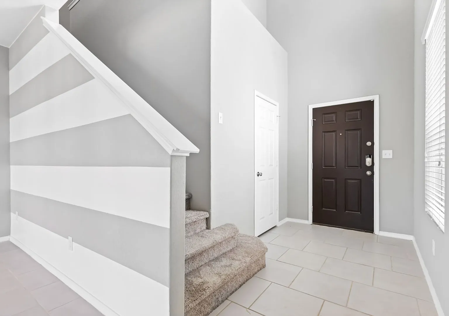 3 Bedroom 2.5 Bathroom Silver Canyon Subdivision — Photo 4