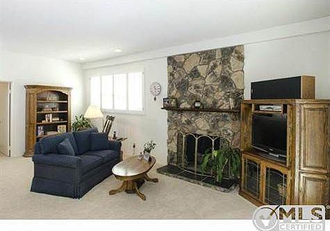 4th image of 23118 Berdon St