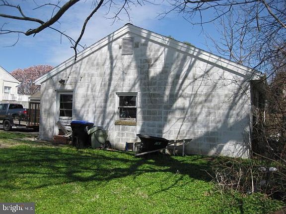 5th image of 1025 Scott Ave