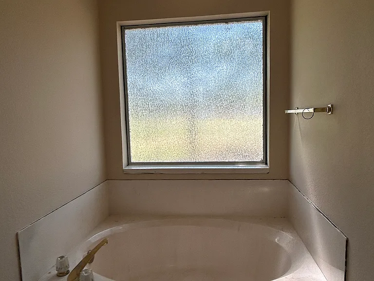 2661 FM 35 — Photo 16