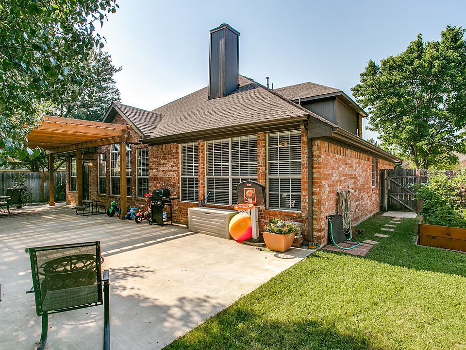 1st image of 24 Monterey Dr