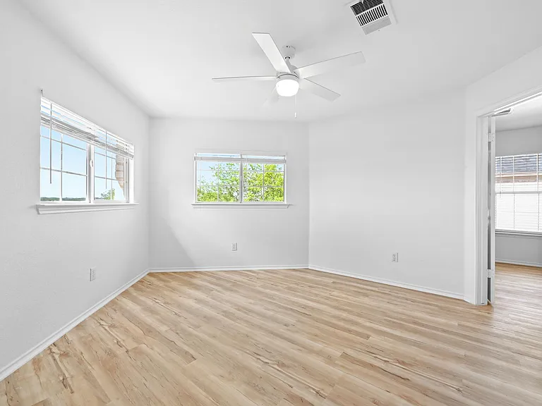 2412 Regal Park Ln — Photo 25