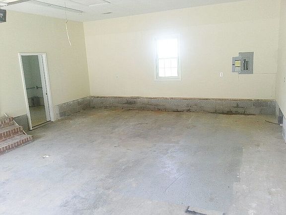 Large Garage with  storage 