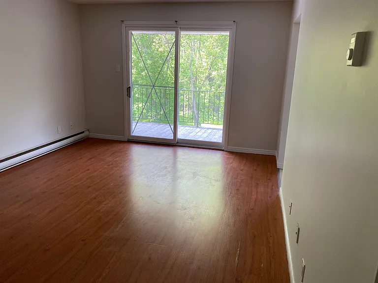 454 Oak St — Photo 5