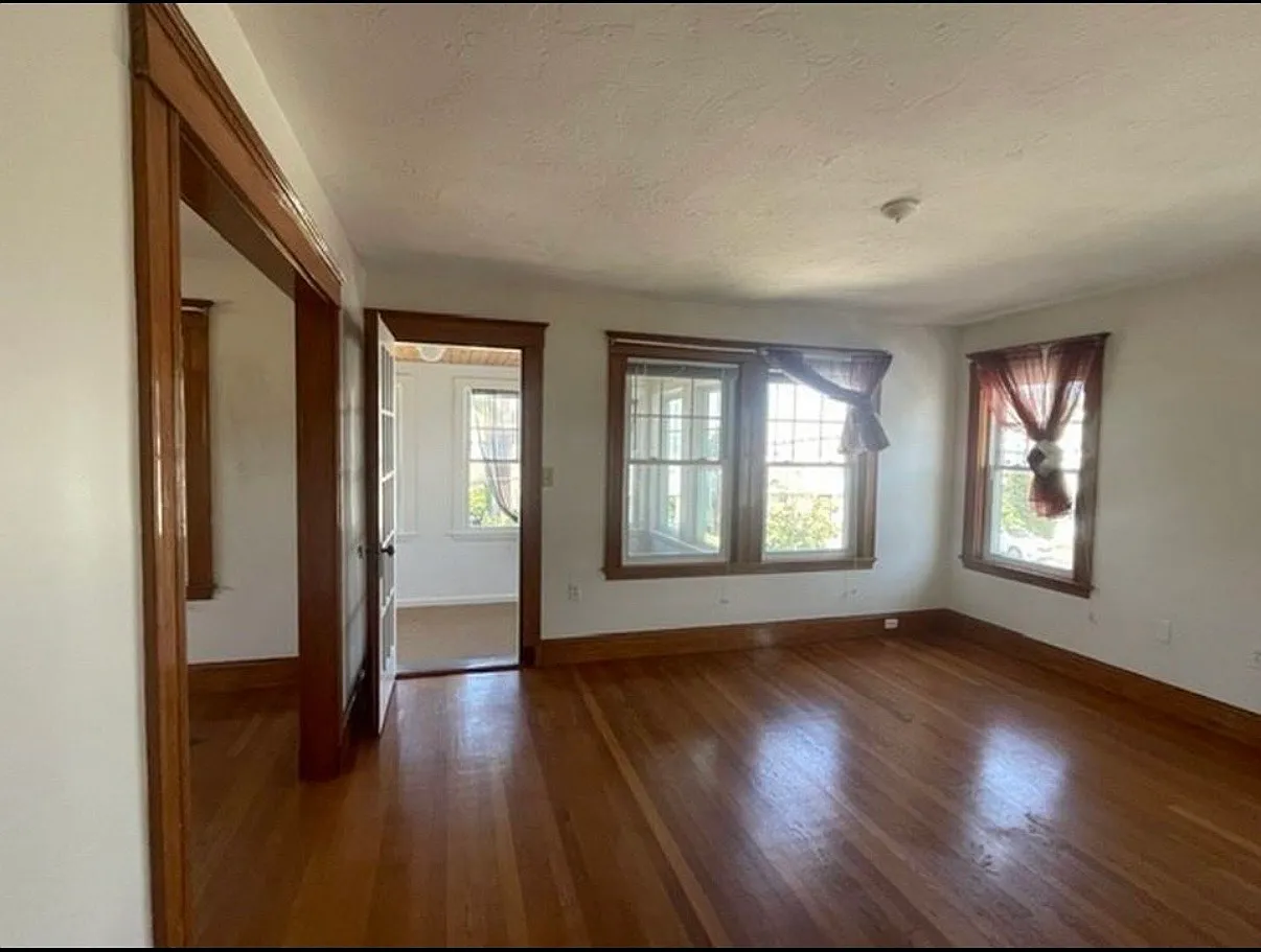 2 bed, 1200 sqft, $3,000 — Photo 2