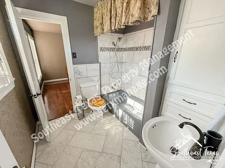 2640 Louisiana St — Photo 8