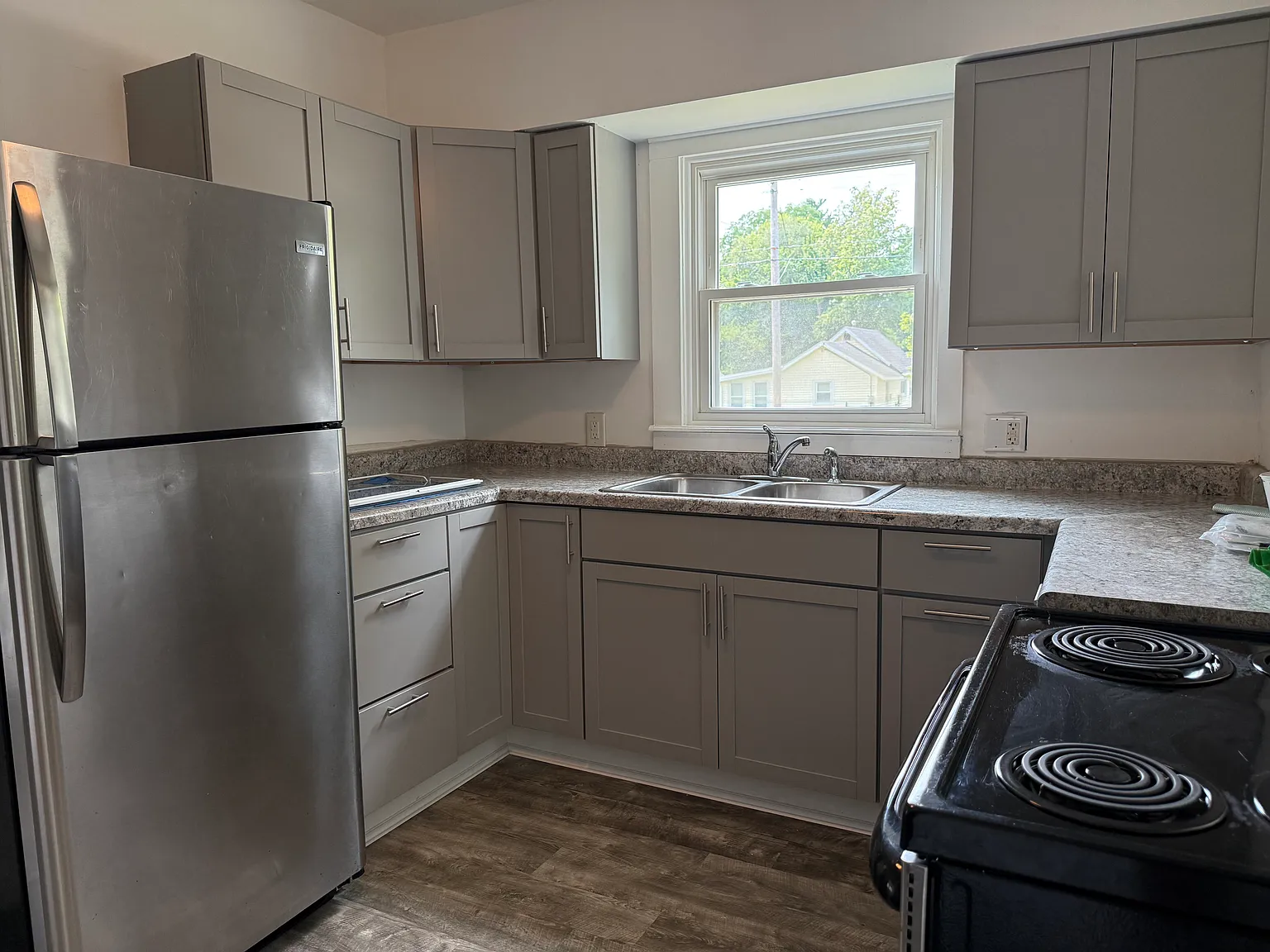 2 bed, 1100 sqft, $1,600 — Photo 2