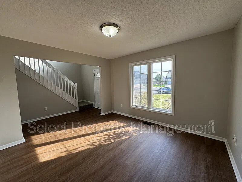 4 bed, 2.5 bath, 2090 sqft, $2,399 — Photo 4