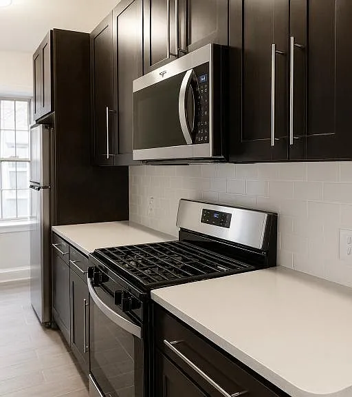 85 Van Reypen St. Apartments — Photo 16