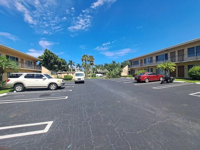 Fairfield Apts Condo — Photo 2